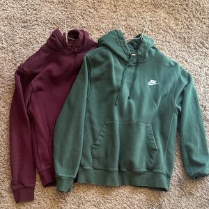 Nike Men's Forest Green and Burgundy Sweaters